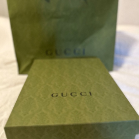 Large gucci shoe box with shopping bag - Picture 3 of 3